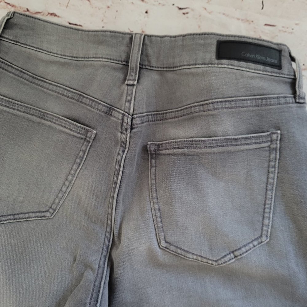 Calvin Klein Jeans, City Short, Size 4, Grey - Picture 5 of 5